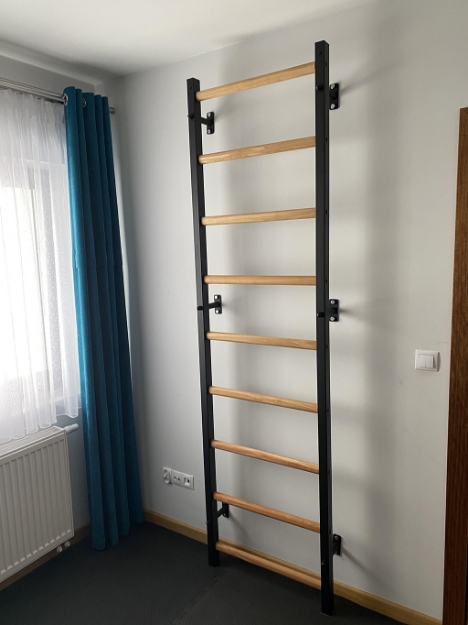 Poza cu Spalier BenchK 700B, cu un cadru de otel si 9 bare din fag masiv