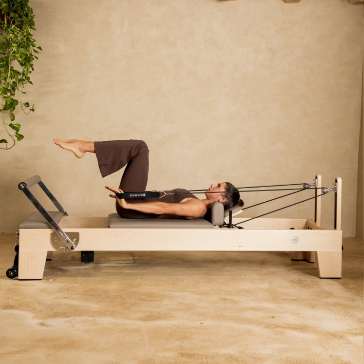 Poza cu Reformer Pilates Elite Profesional – Performanță Premium pentru Studiouri Pilates