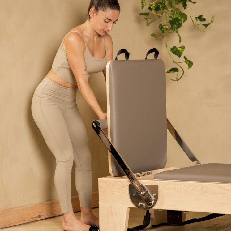 Poza cu Reformer Pilates Elite Profesional – Performanță Premium pentru Studiouri Pilates