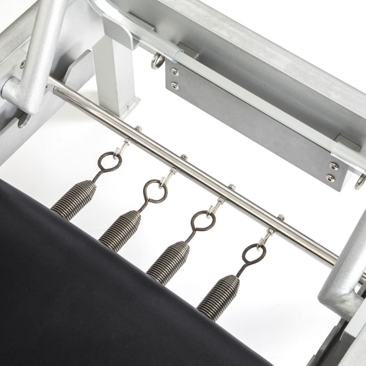 Poza cu Reformer Pilates Classic Profesional – Design Clasic pentru Studiouri Pilates