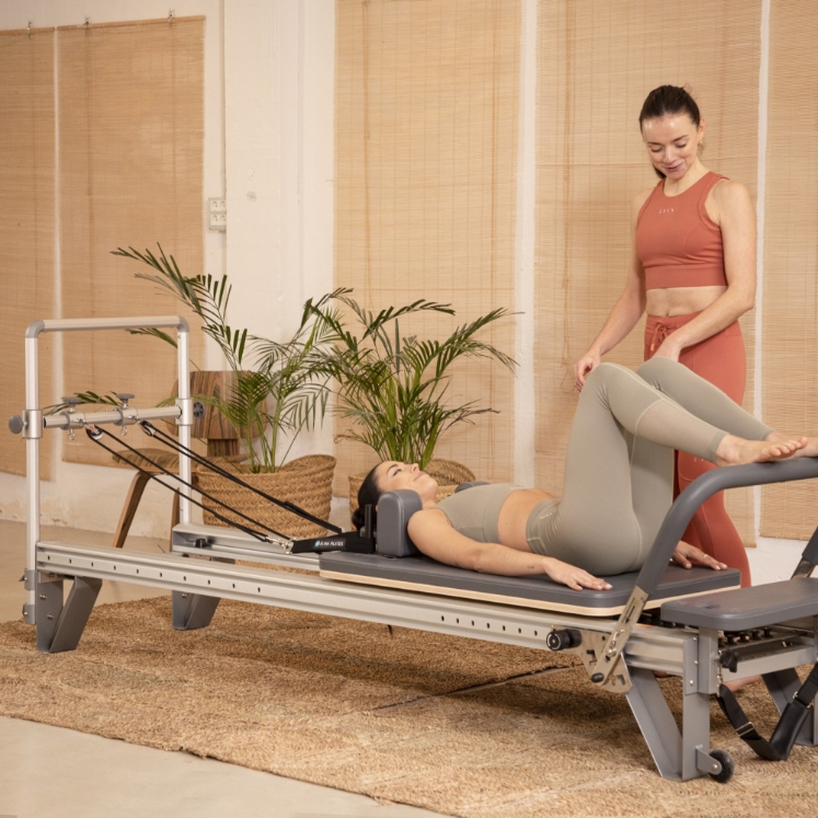 Poza cu Reformer Pilates Mentor Profesional – Premium pentru Studiouri și Instructori