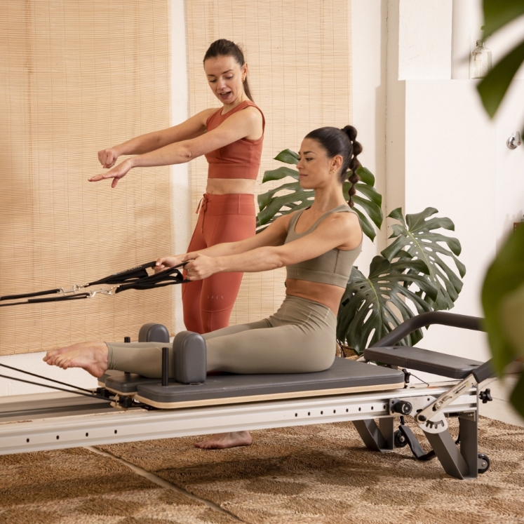Poza cu Reformer Pilates Mentor Profesional – Premium pentru Studiouri și Instructori