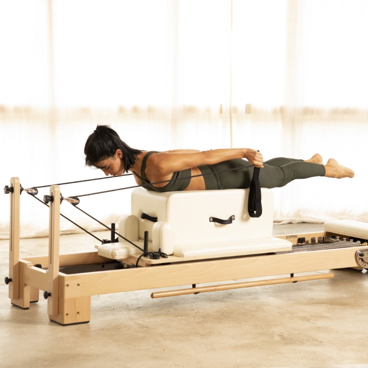 Poza cu Reformer Pilates Lignum Premium – Pentru Acasă și Studiouri Pilates