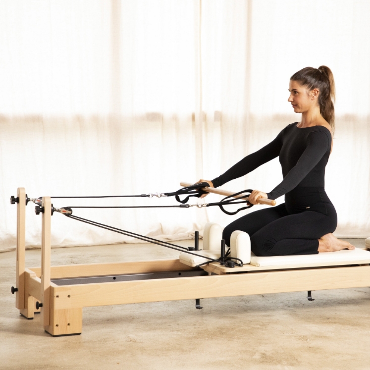 Poza cu Reformer Pilates Lignum Premium – Pentru Acasă și Studiouri Pilates