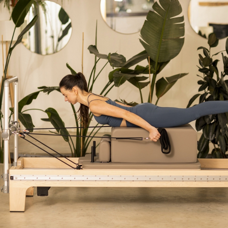 Poza cu Reformer Pilates Master Instructor Profesional – Premium pentru Studiouri și Instructori