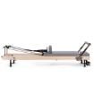 Poza cu Reformer Pilates Vertical pentru Acasă – Compact și Ușor de Depozitat