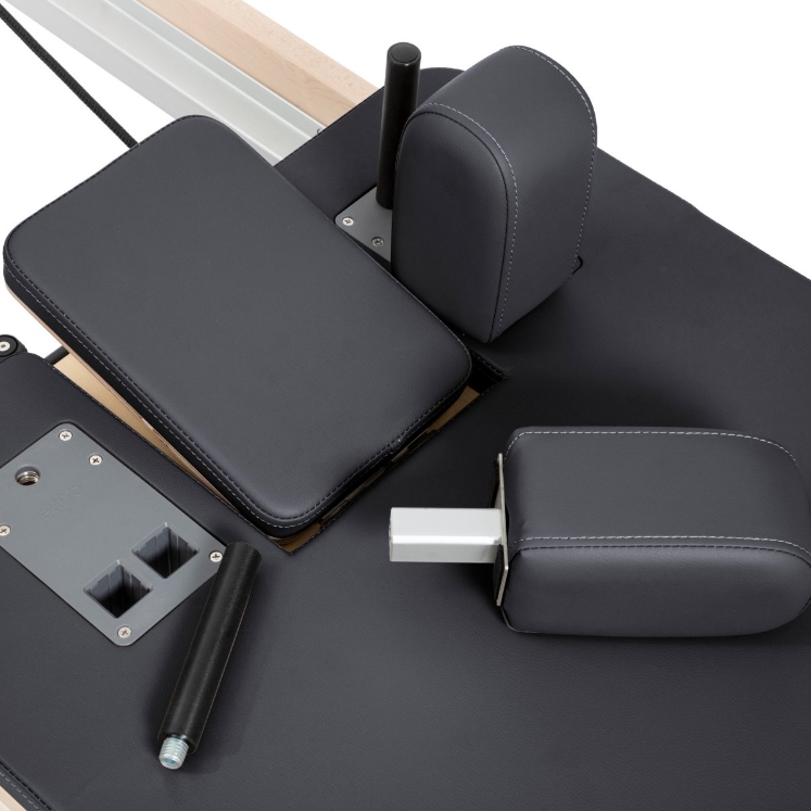 Poza cu Reformer Pilates Vertical pentru Acasă – Compact și Ușor de Depozitat