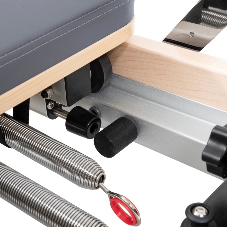 Poza cu Reformer Pilates Vertical pentru Acasă – Compact și Ușor de Depozitat