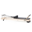 Poza cu Reformer Pilates Vertical pentru Acasă – Compact și Ușor de Depozitat