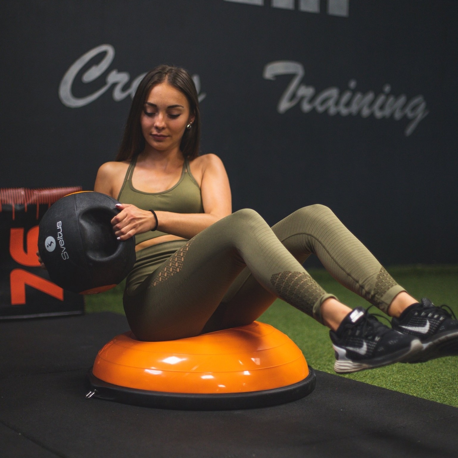 Poza cu Minge medicinala cu manere, 4kg, Sveltus