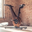 Poza cu NOHRD Bike V2 – Bicicletă fitness premium din lemn masiv cu monitor integrat